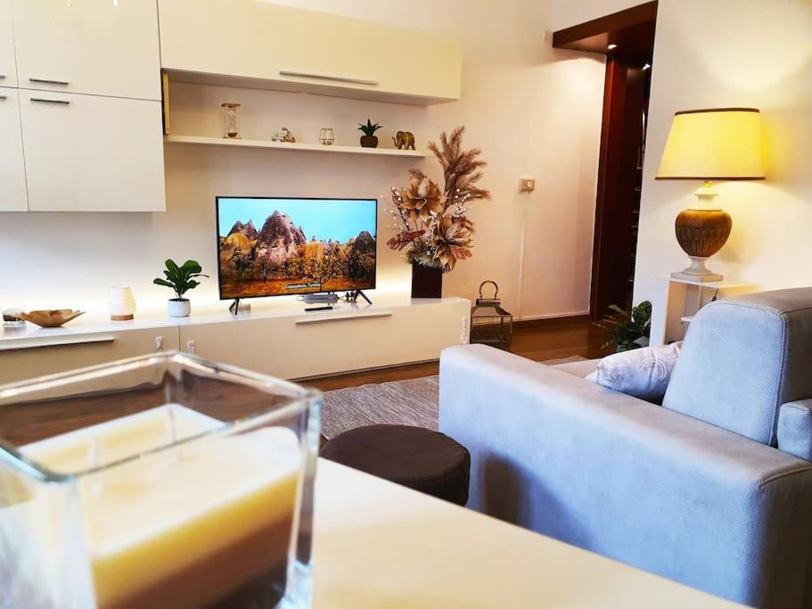 Apartamento King Center 9 Posti Letto- Grande Terrazza - 2 Bagni Privati *